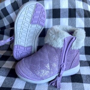 Stride rite 5 wide new Chloe boots